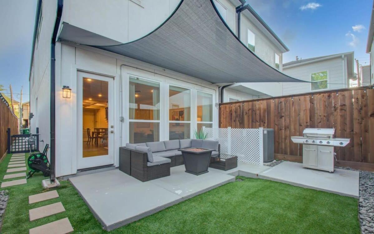 Location - Stylish With Jacuzzi