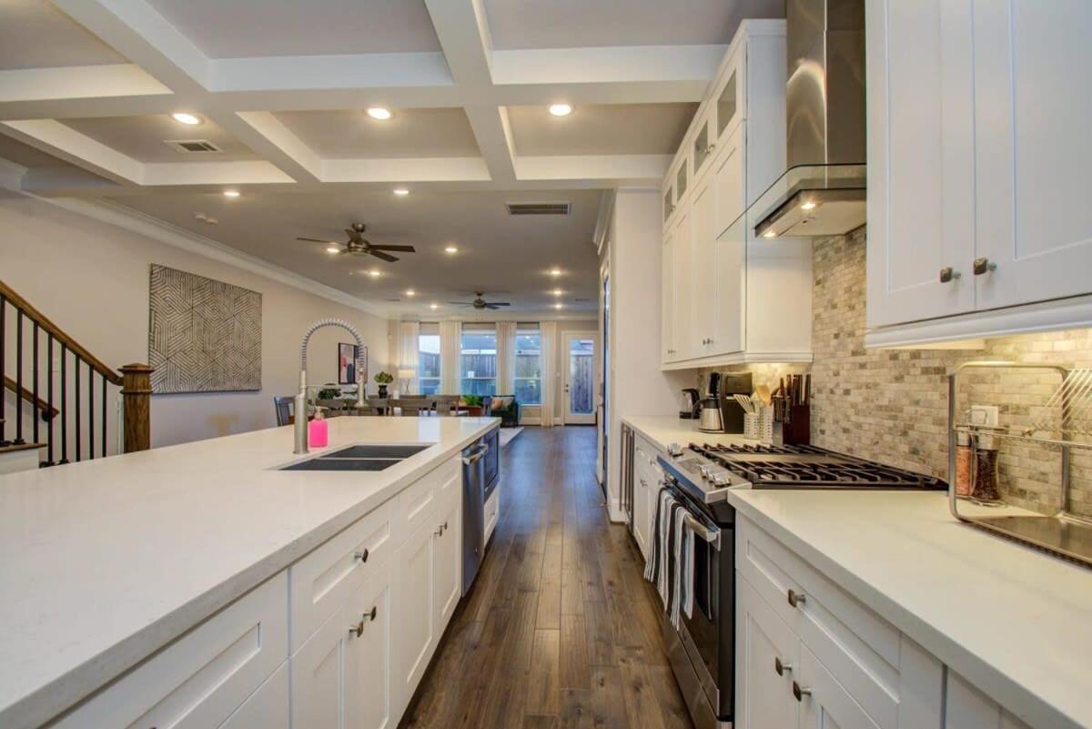 Holiday home Location - Stylish With Jacuzzi Houston