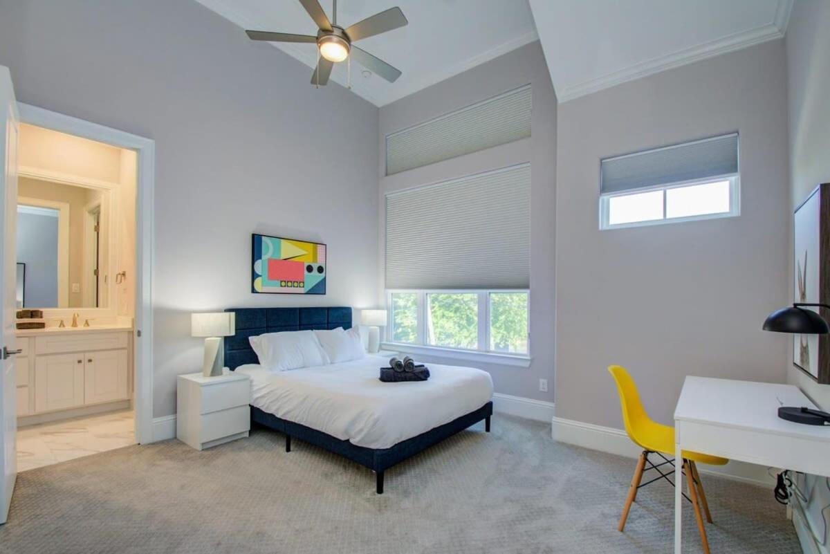 Holiday home Location - Stylish With Jacuzzi Houston