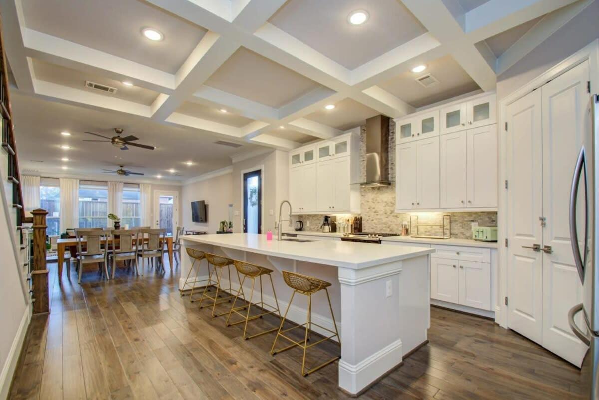 Holiday home Location - Stylish With Jacuzzi