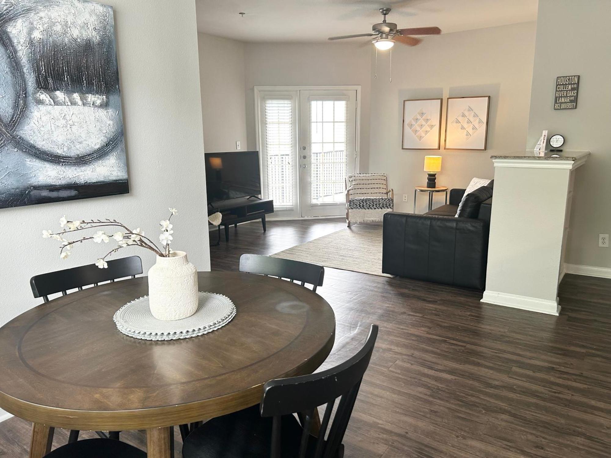 Apartment Hidden Gem At Med Center 2br & 2ba