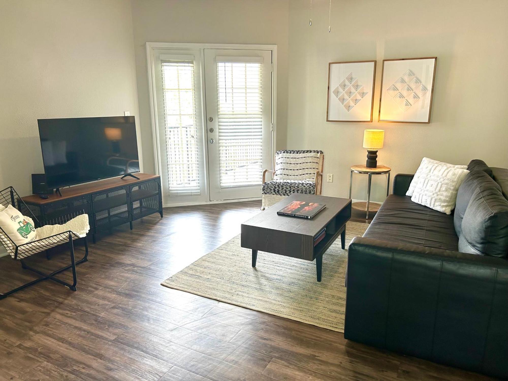Apartment Hidden Gem At Med Center 2br & 2ba *