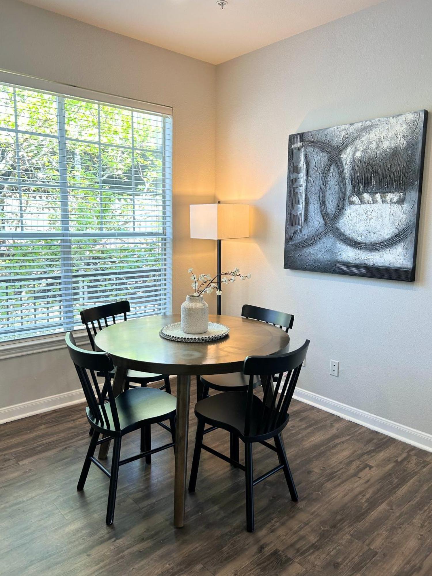 Apartment Hidden Gem At Med Center 2br & 2ba