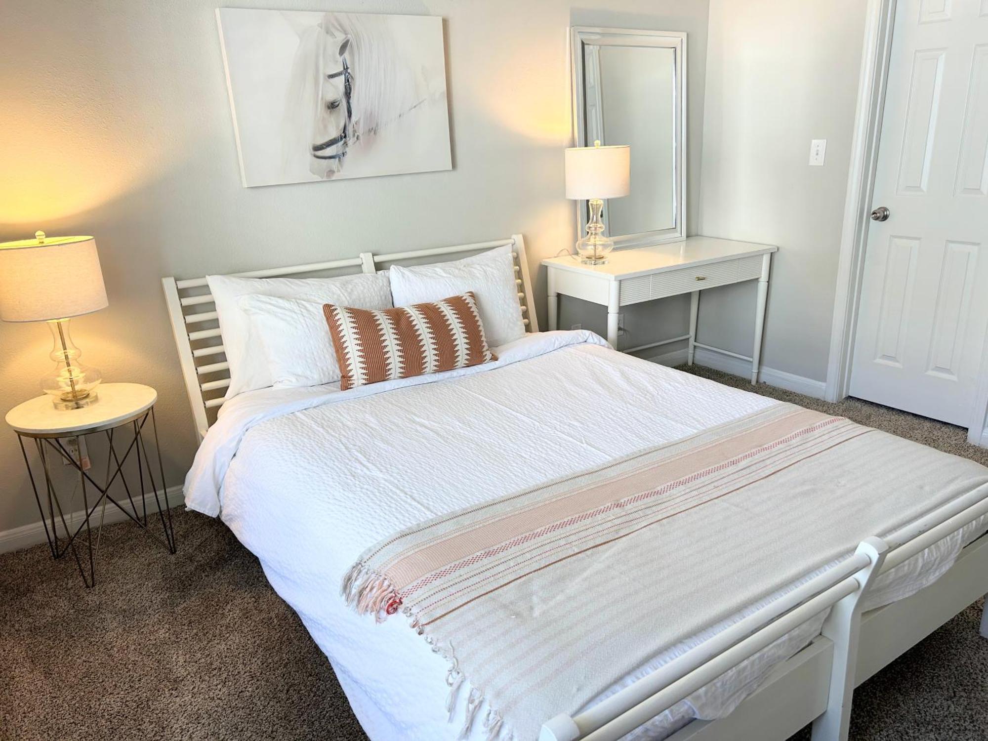 Apartment Hidden Gem At Med Center 2br & 2ba *