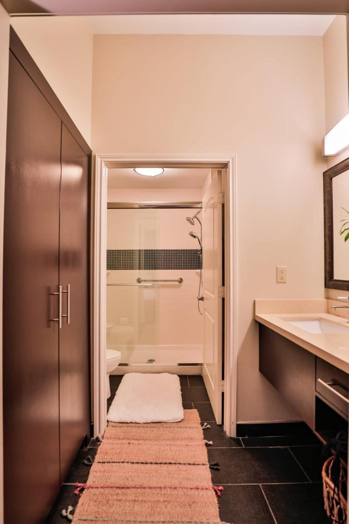 Free Parking Free Wifi With Kitchen Washer Dryer Relux Studio Group 2 Houston