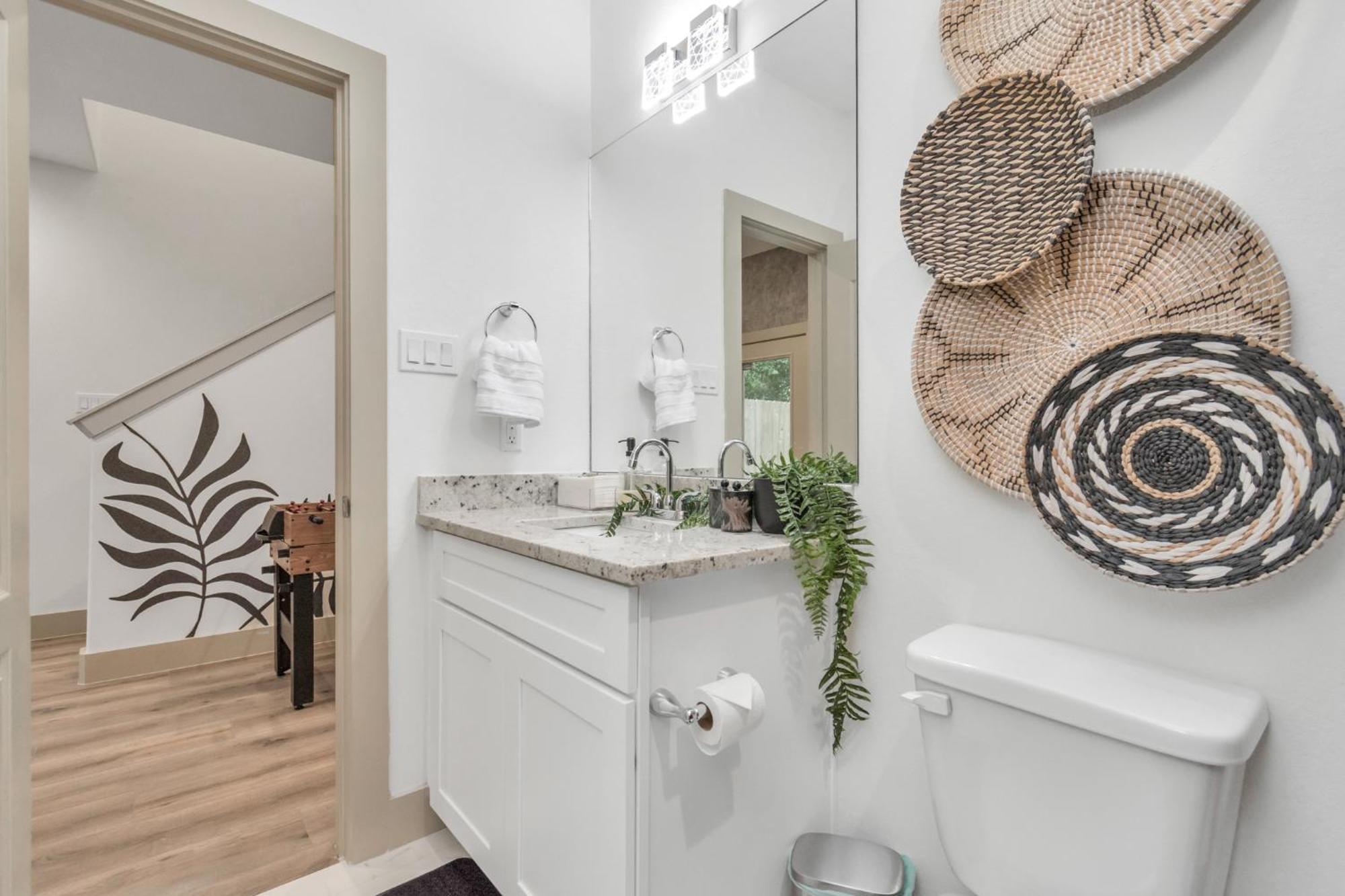 2 Homes! Sleeps 18, Games, Gated Parking & More! Houston