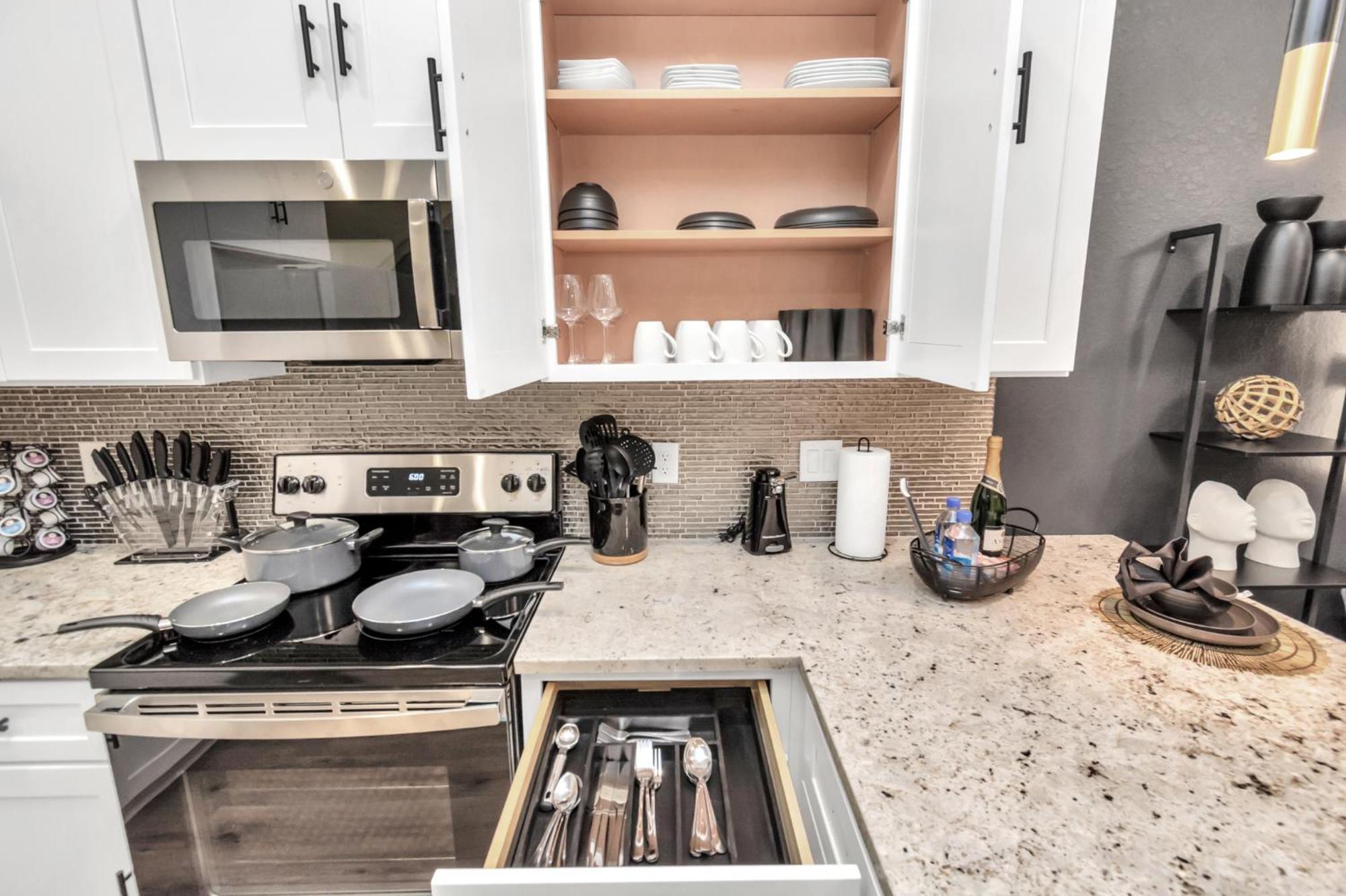 Apartment 2 Homes! Sleeps 18, Games, Gated Parking & More!