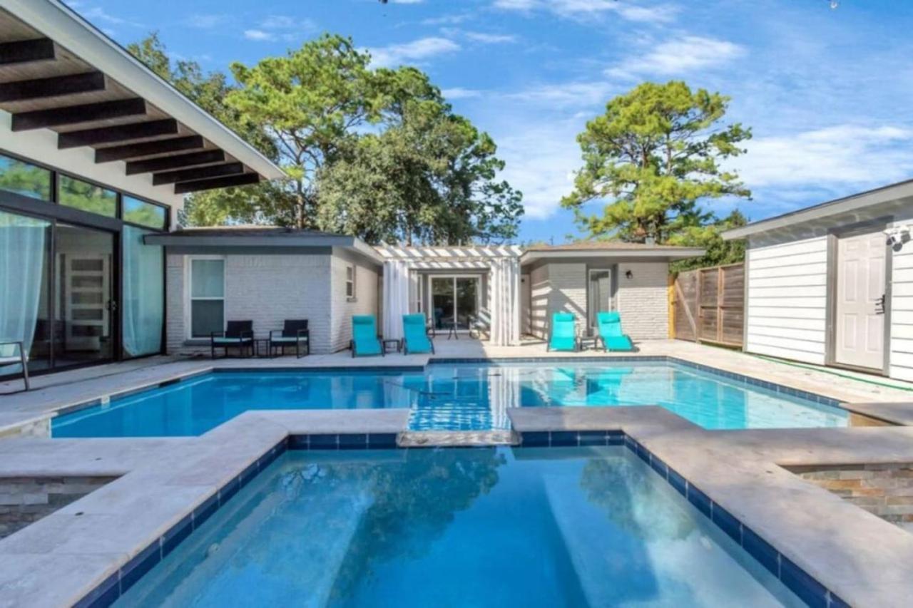 Holiday home Paradise Retreat Heated Pool Jacuzzi And 75inches Tv Houston