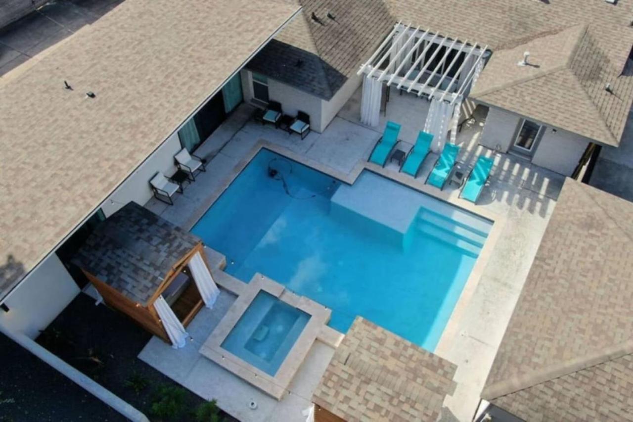 Holiday home Paradise Retreat Heated Pool Jacuzzi And 75inches Tv