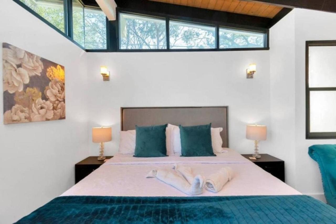 Paradise Retreat Heated Pool Jacuzzi And 75inches Tv Houston