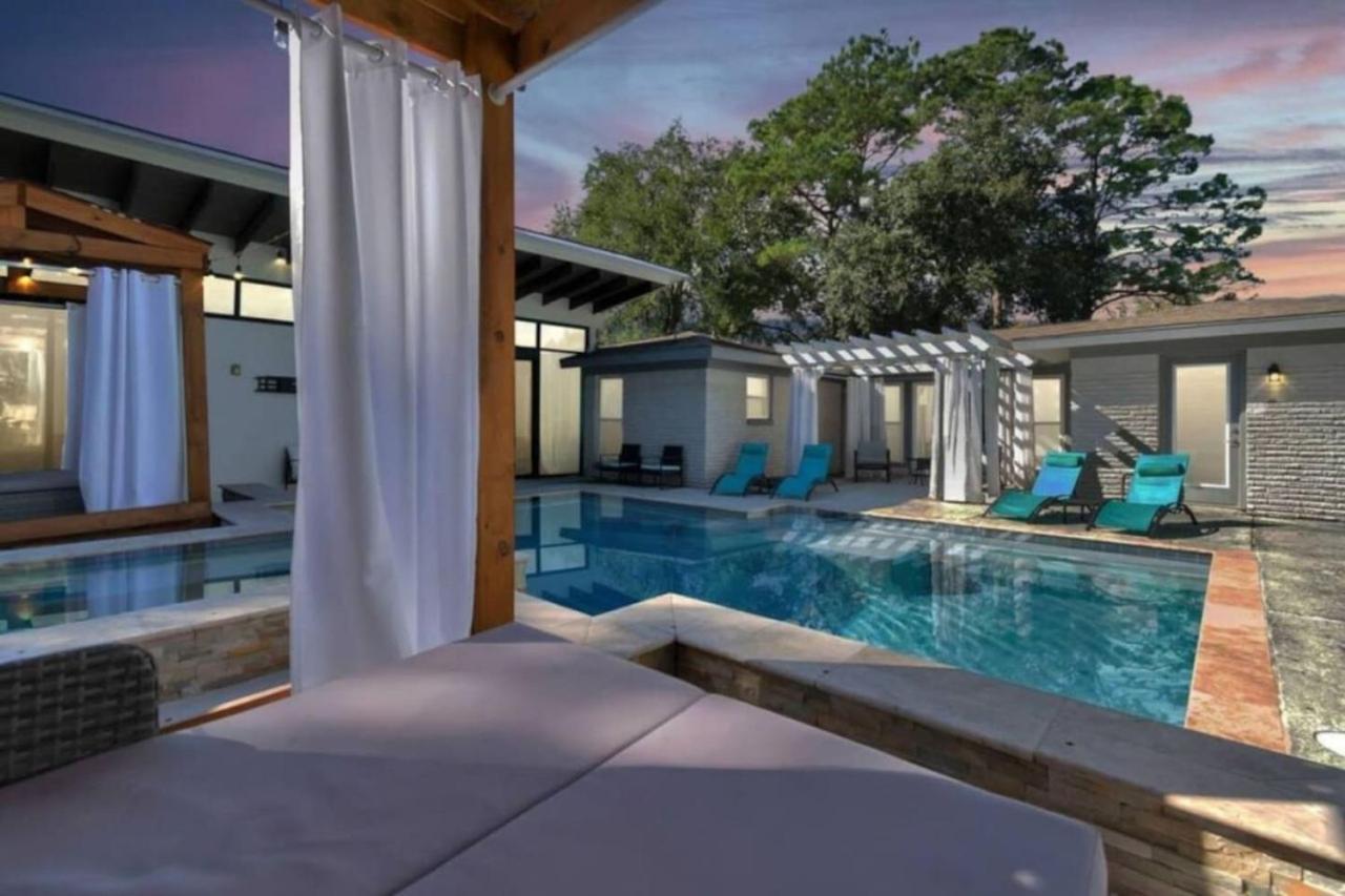 Holiday home Paradise Retreat Heated Pool Jacuzzi And 75inches Tv