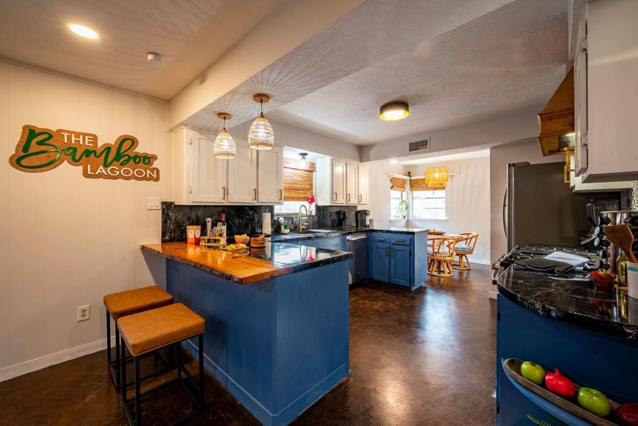 Holiday home Heated Pool Retreat Outdoortv Bbq And Cozy Gazebos Houston