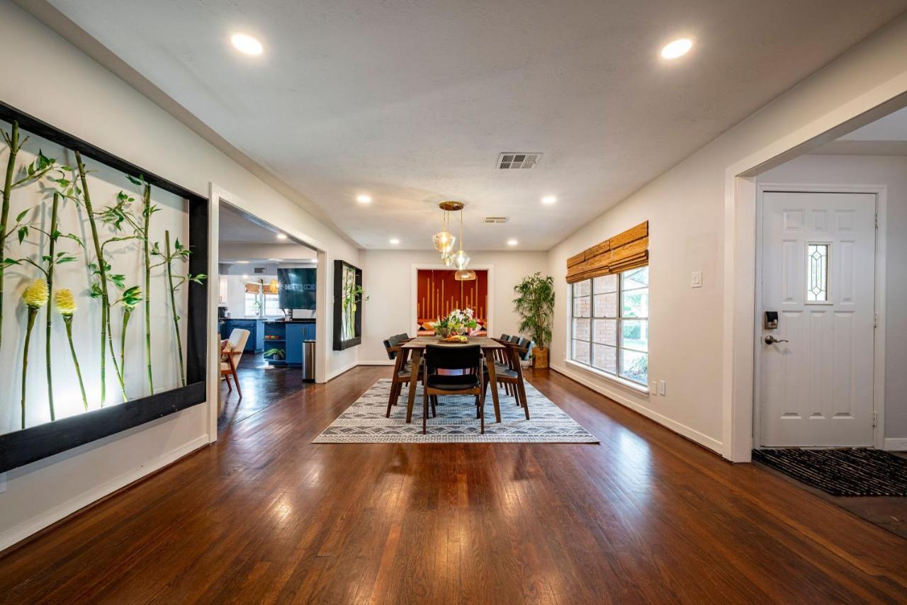 Holiday home Heated Pool Retreat Outdoortv Bbq And Cozy Gazebos Houston