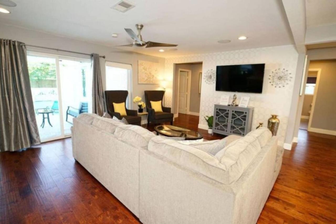 Paradise Retreat Heated Pool Jacuzzi And 75inches Tv