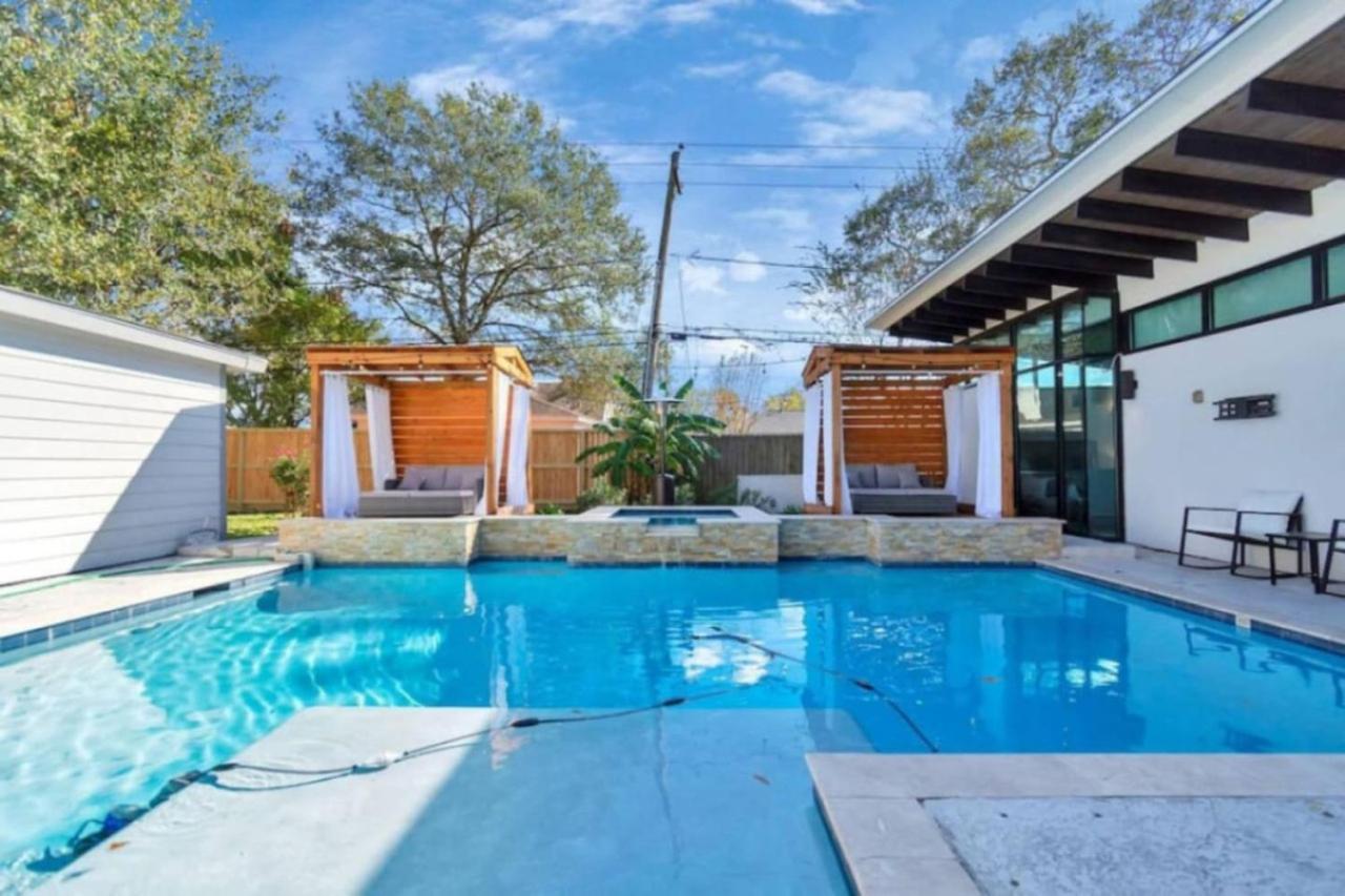 Holiday home Paradise Retreat Heated Pool Jacuzzi And 75inches Tv