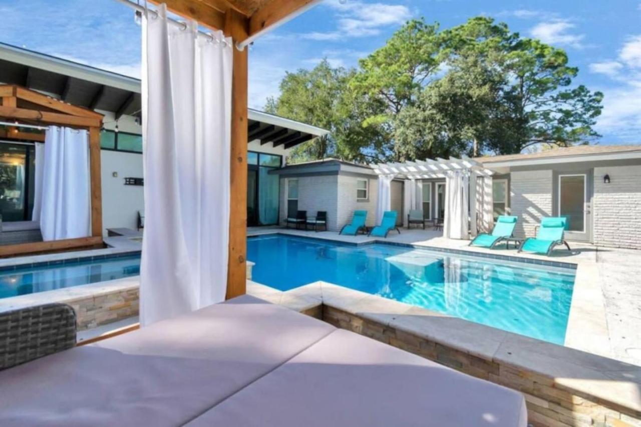 Paradise Retreat Heated Pool Jacuzzi And 75inches Tv Houston