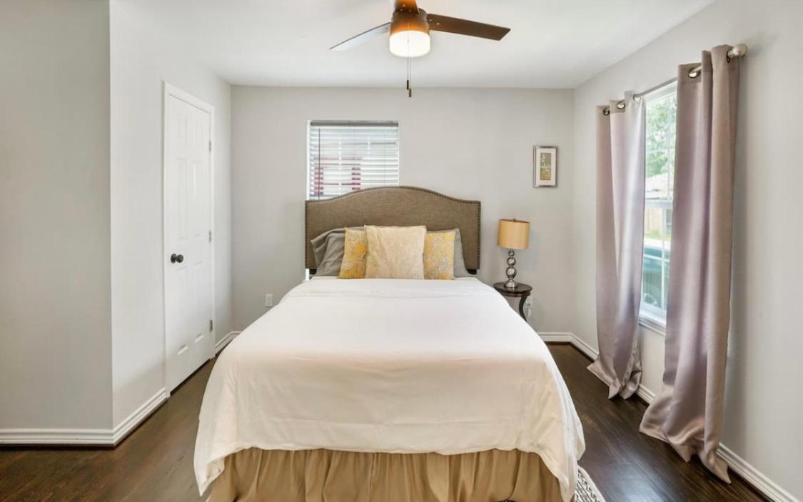 Cozy Heights 2 Bd Bungalow, Walkable *