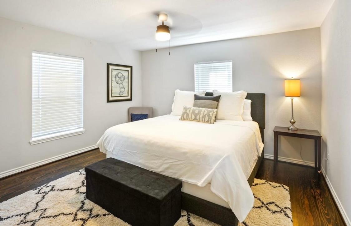 Cozy Heights 2 Bd Bungalow, Walkable