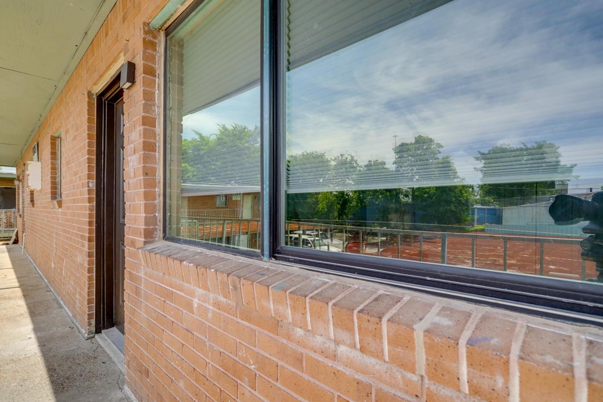 Chic - 2 Mi To U Of H Campus Apartment *