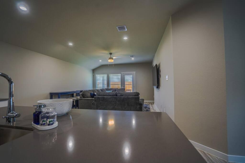Stunning 3 Bedroom, 2 Bath Close To Everything! * Houston