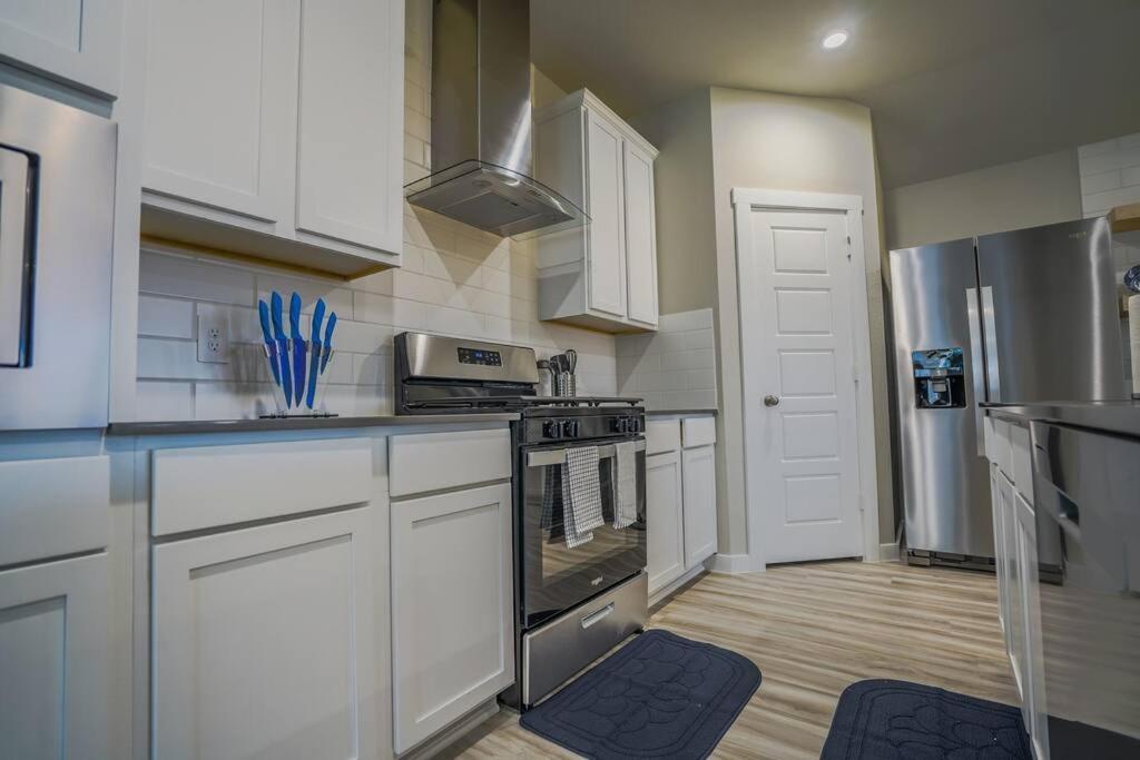Stunning 3 Bedroom, 2 Bath Close To Everything!