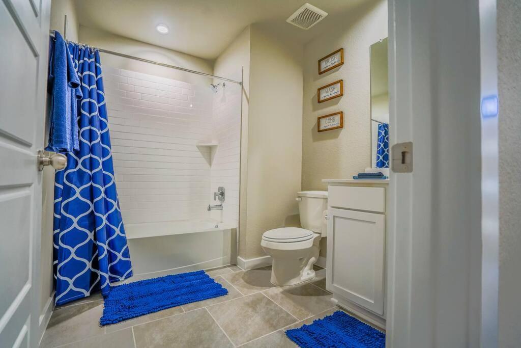 Villa Stunning 3 Bedroom, 2 Bath Close To Everything! Houston
