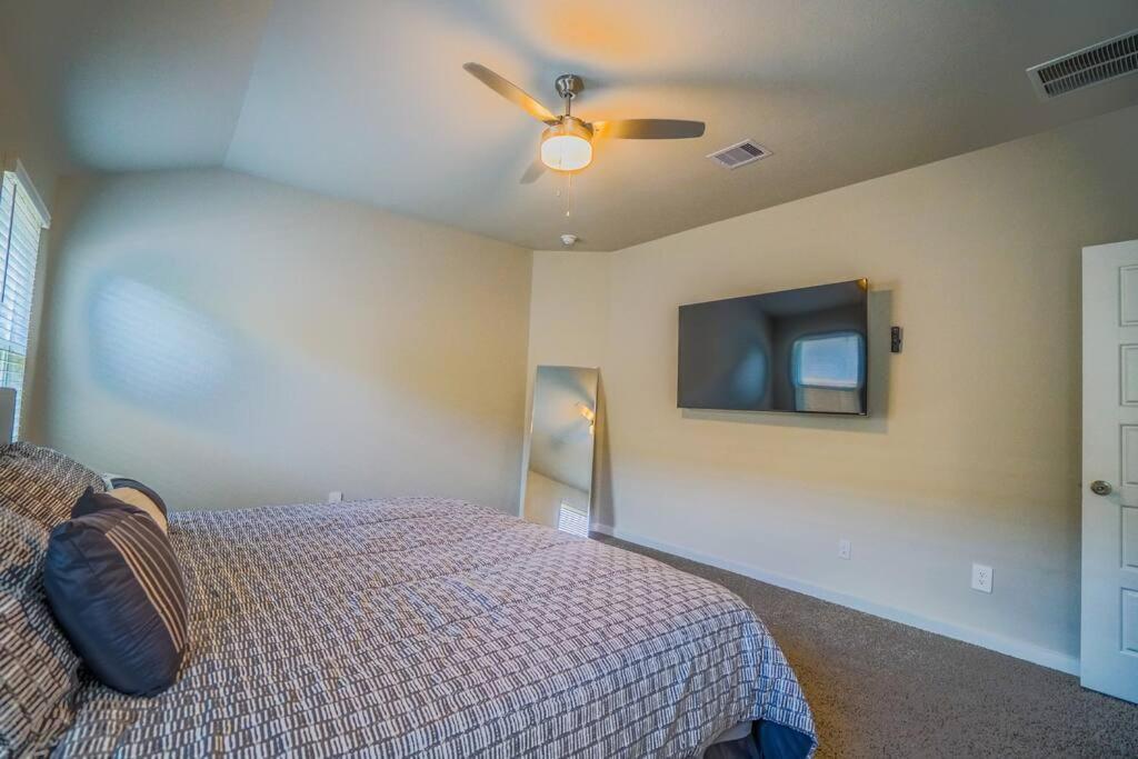 Stunning 3 Bedroom, 2 Bath Close To Everything! * Houston