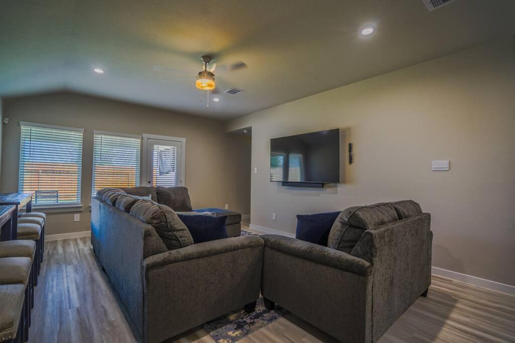 Stunning 3 Bedroom, 2 Bath Close To Everything! Villa Houston