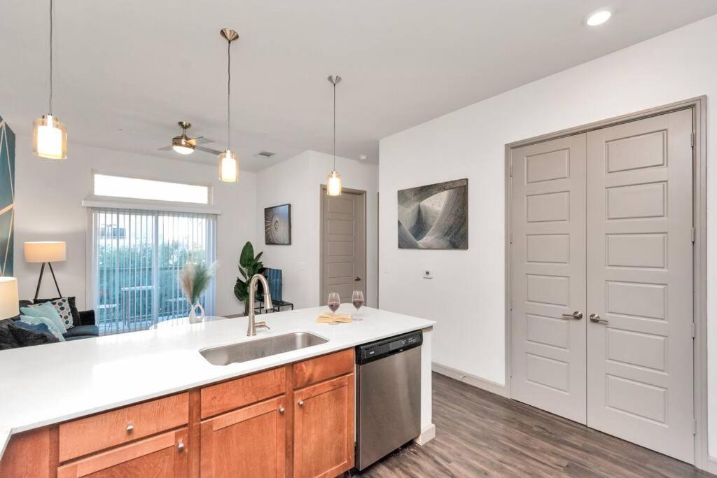 U4 Penthouse Downtown Apartment *