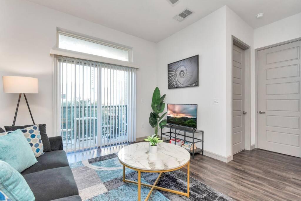 U4 Penthouse Downtown *
