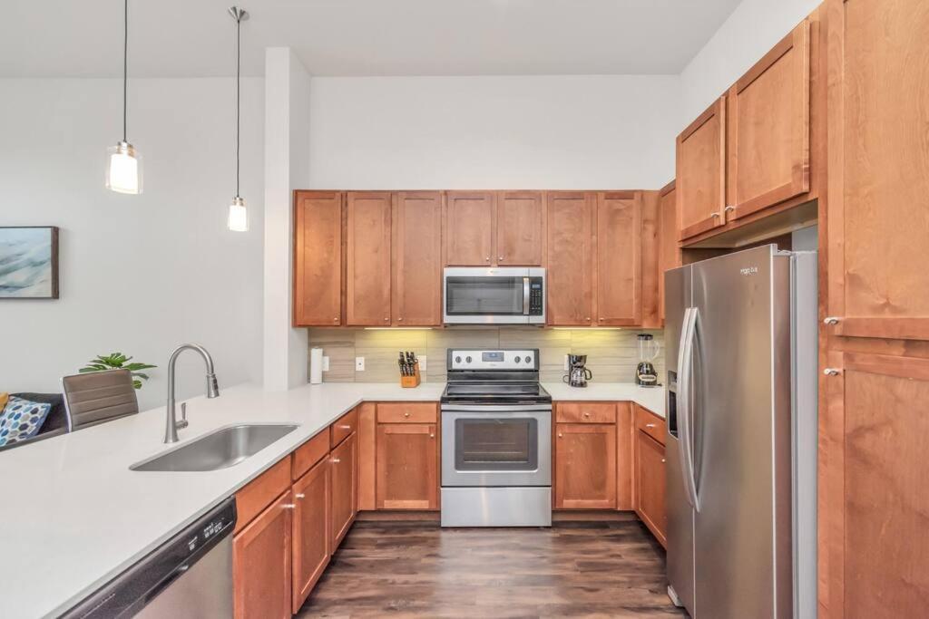 U3 Penthouse Houstonw Car Astros W Skyline-view Apartment Houston