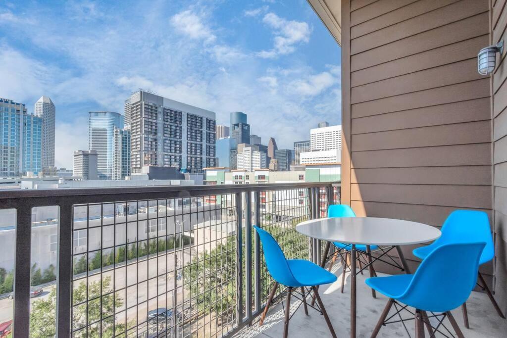 U3 Penthouse Houstonw Car Astros W Skyline-view Houston