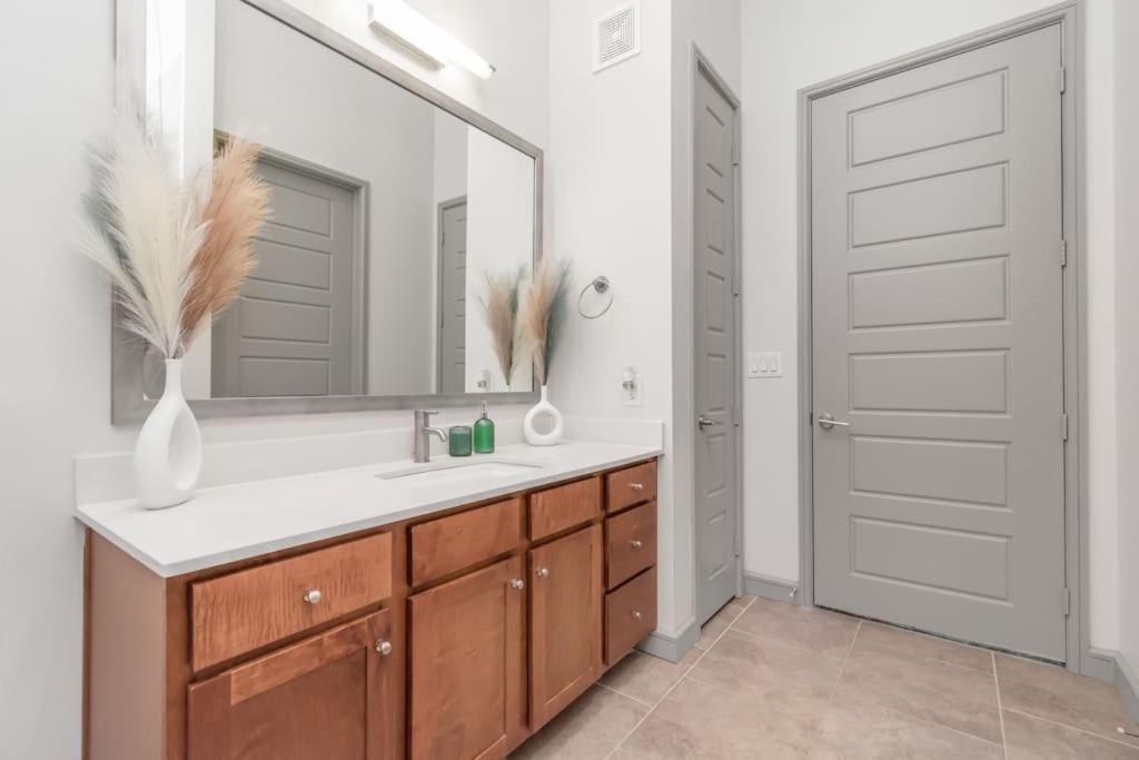 U3 Penthouse Houstonw Car Astros W Skyline-view Apartment Houston