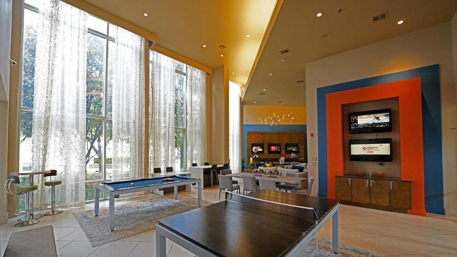 Landing At Voyager At Space Center - 1 Bedroom In East Pasadena