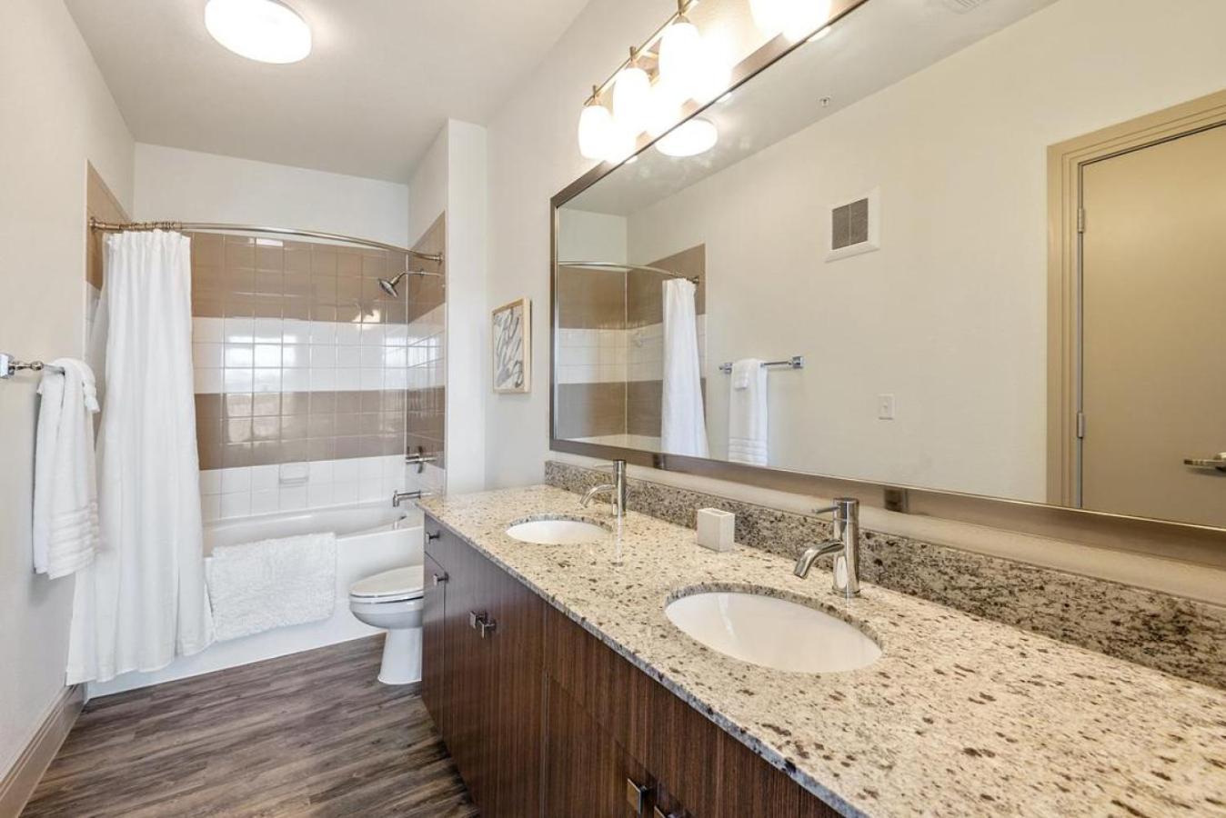 Landing At Voyager At Space Center - 1 Bedroom In East Pasadena *