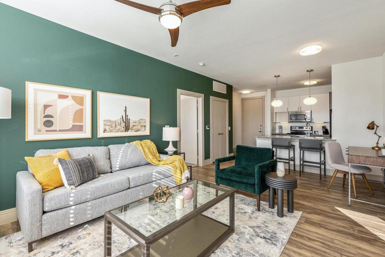 Landing At Voyager At Space Center - 1 Bedroom In East Pasadena Apartment