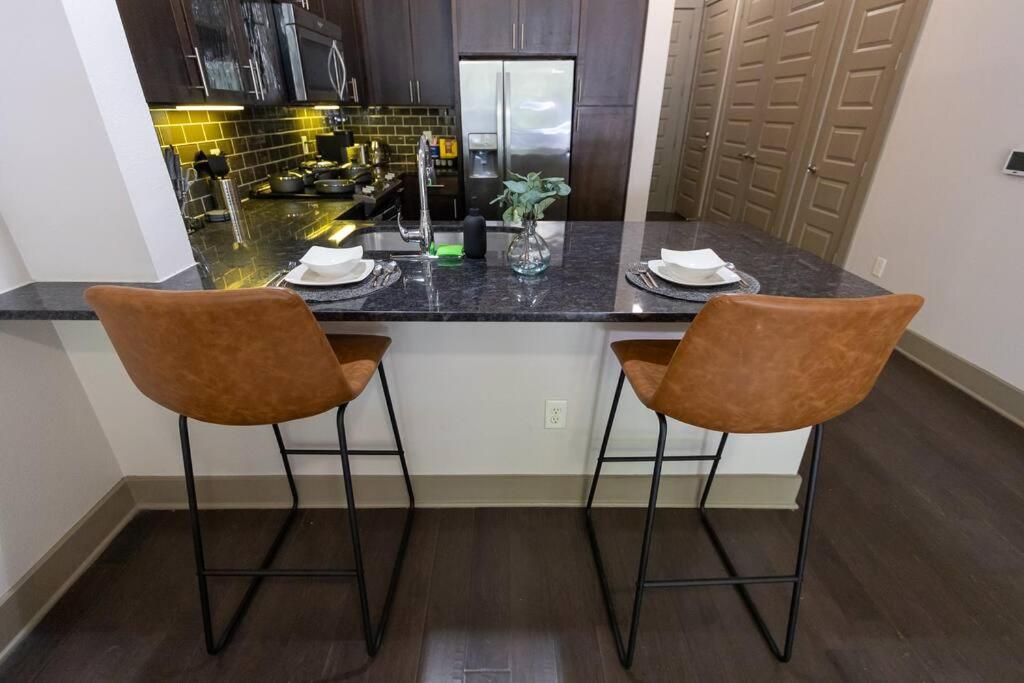 Luxury Downtown Apartment *