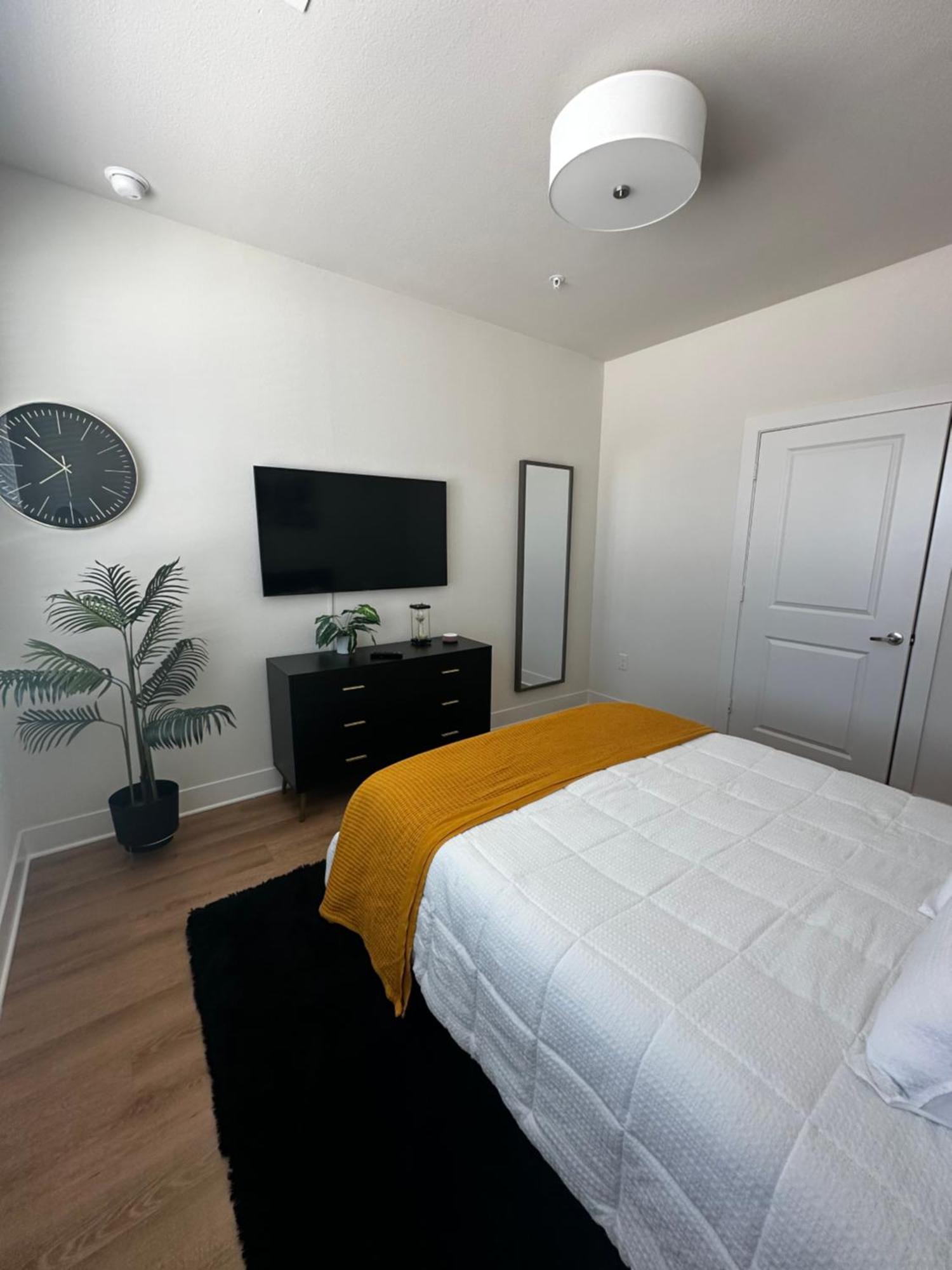 Devine Living In The Med Center Houston
