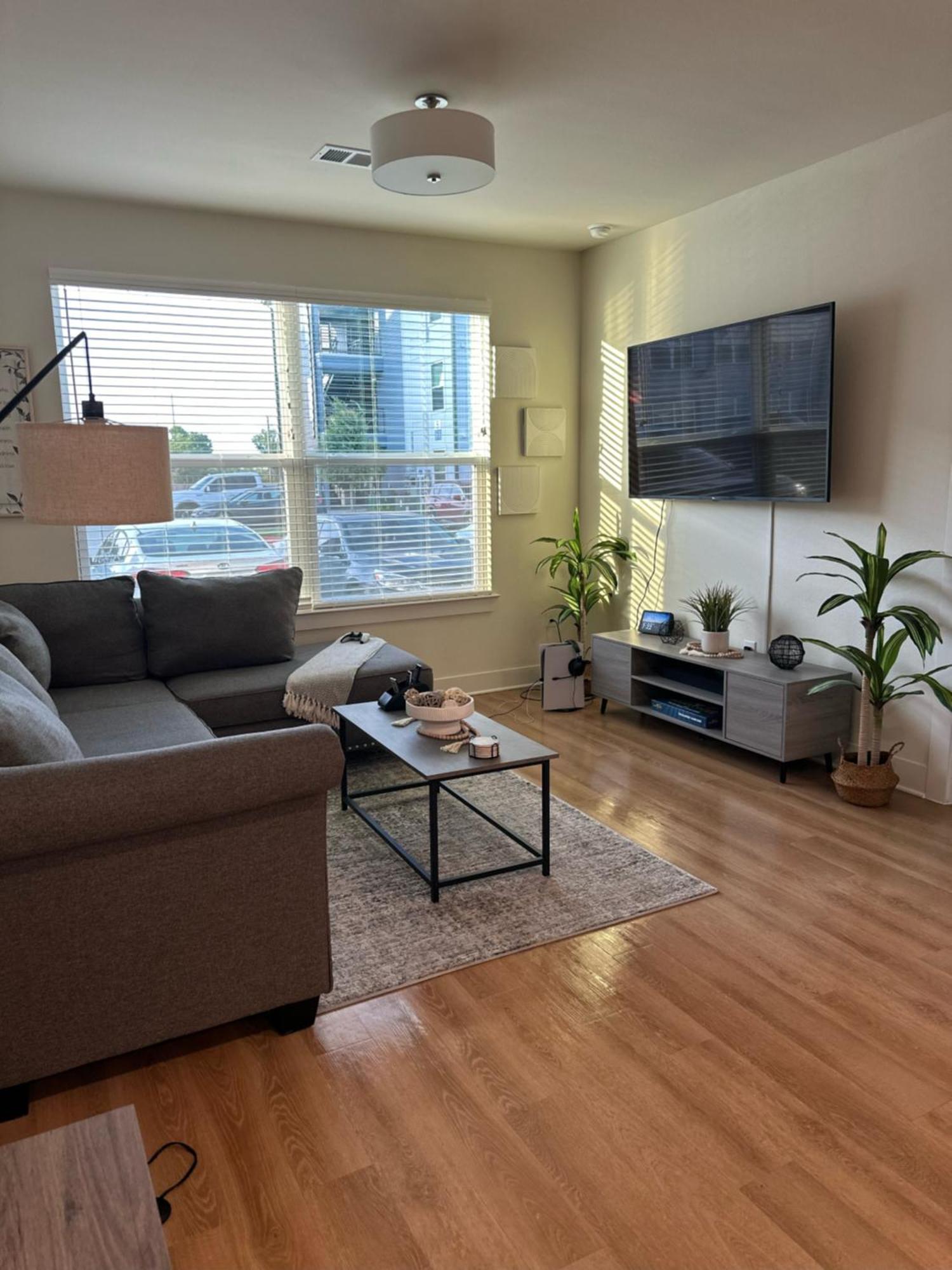 Apartment Devine Living In The Med Center *