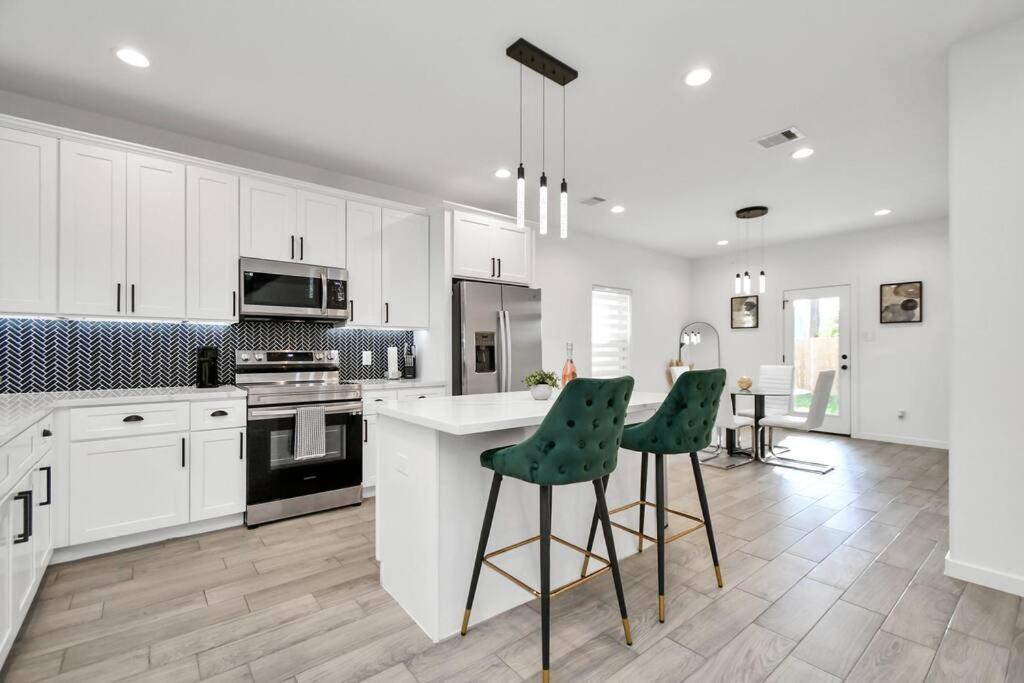Grand Luxe Retreat - Sleeps 8 - Free Parking - Med Center & Nrg Holiday home Houston