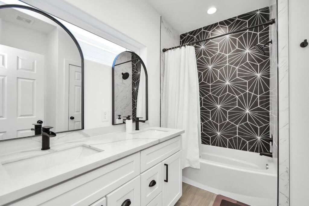 Grand Luxe Retreat - Sleeps 8 - Free Parking - Med Center & Nrg *