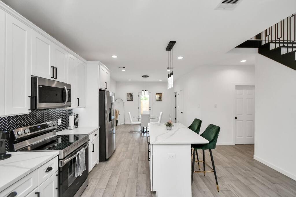 Holiday home Grand Luxe Retreat - Sleeps 8 - Free Parking - Med Center & Nrg Houston
