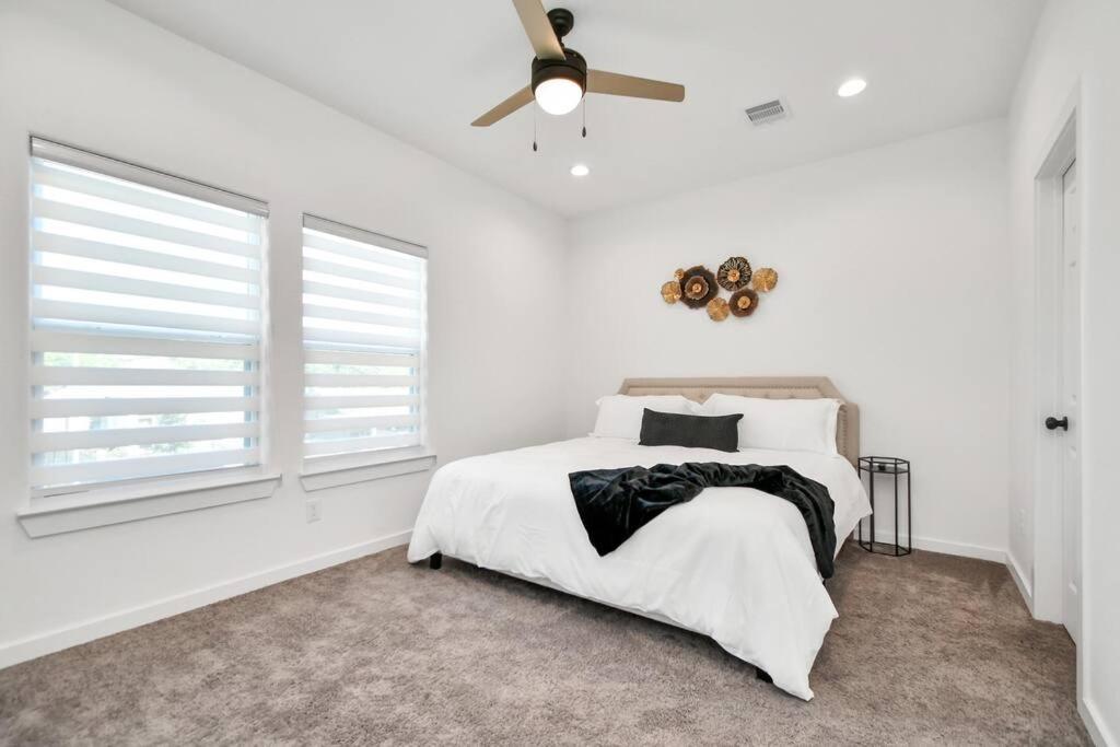 Holiday home Grand Luxe Retreat - Sleeps 8 - Free Parking - Med Center & Nrg