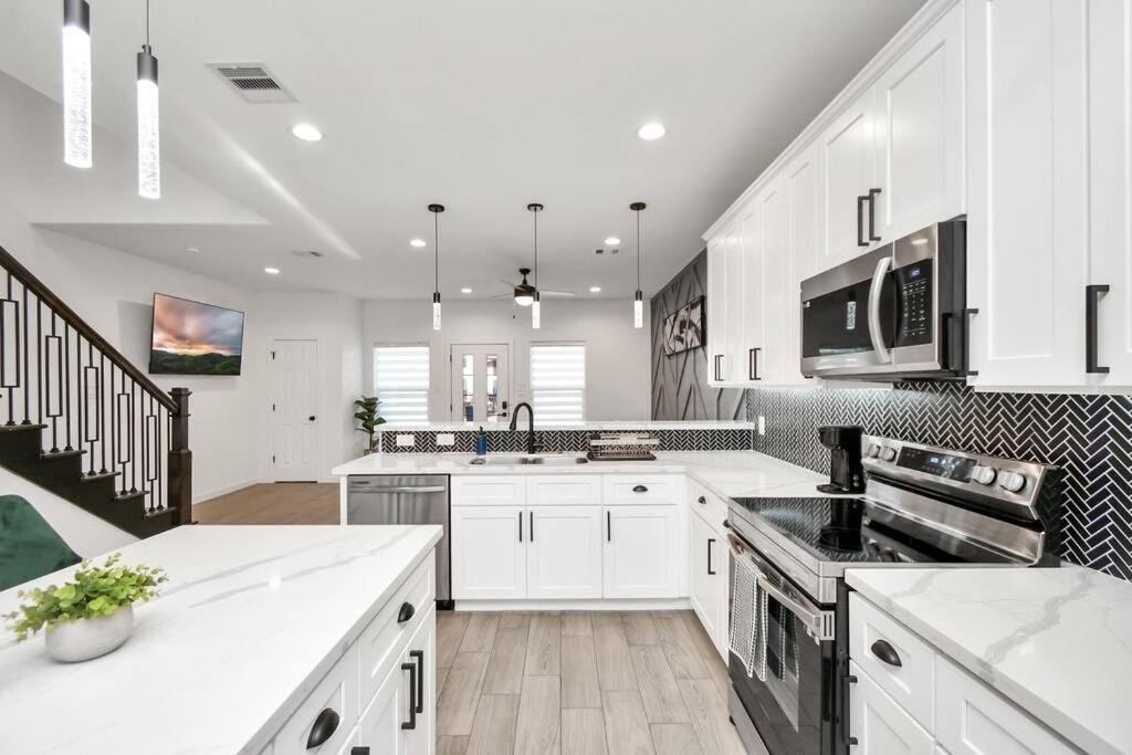 Grand Luxe Retreat - Sleeps 8 - Free Parking - Med Center & Nrg Houston