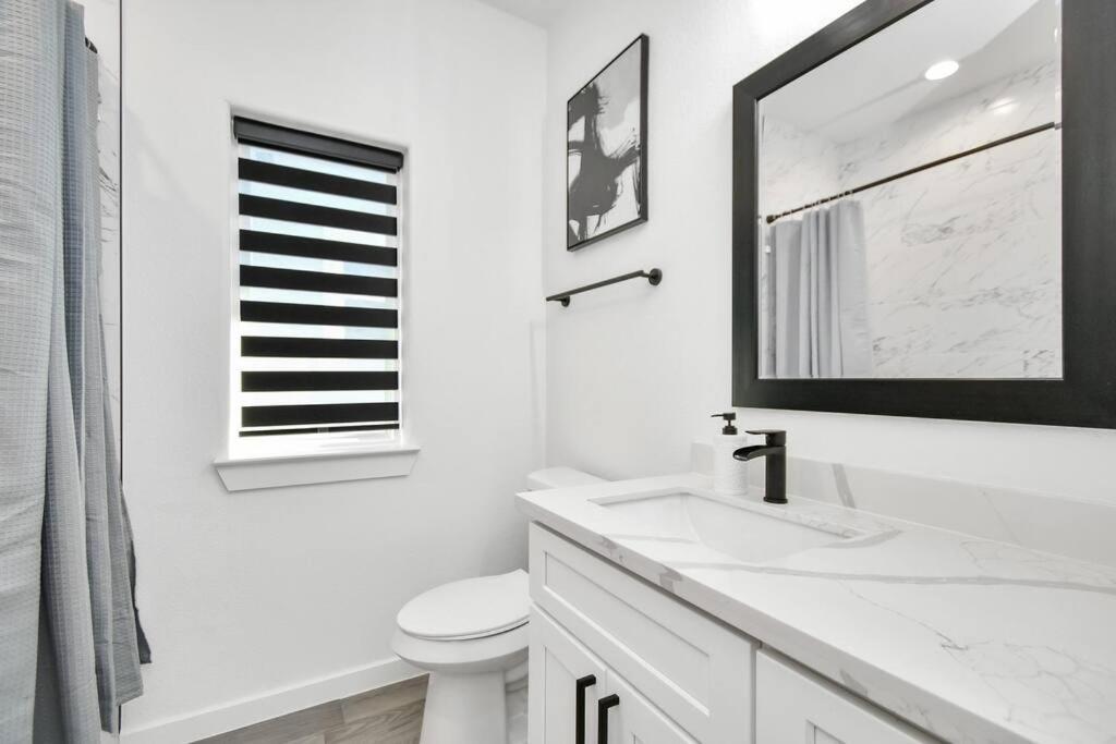 Grand Luxe Retreat - Sleeps 8 - Free Parking - Med Center & Nrg Houston