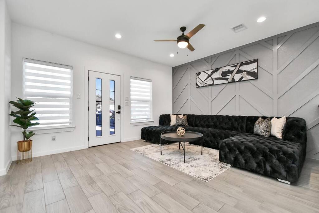 Grand Luxe Retreat - Sleeps 8 - Free Parking - Med Center & Nrg Holiday home Houston
