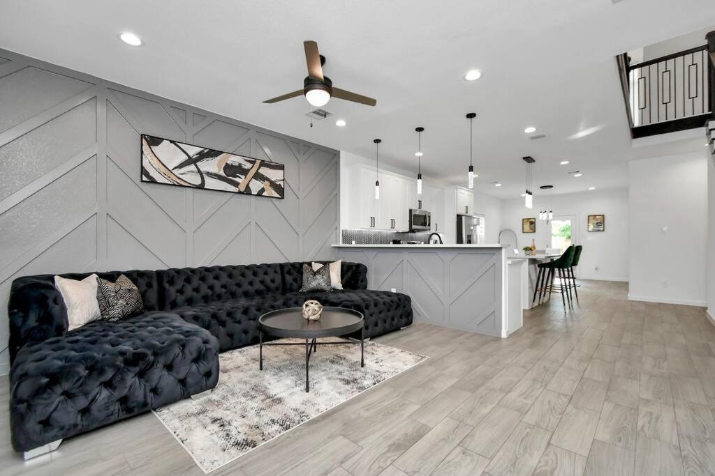 Holiday home Grand Luxe Retreat - Sleeps 8 - Free Parking - Med Center & Nrg Houston
