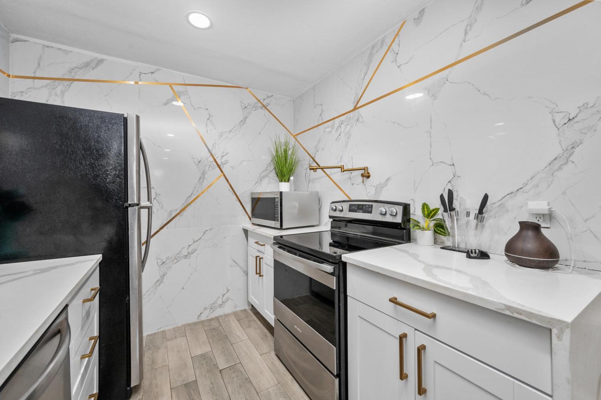 Spacious Galleria With Free Park Apartment