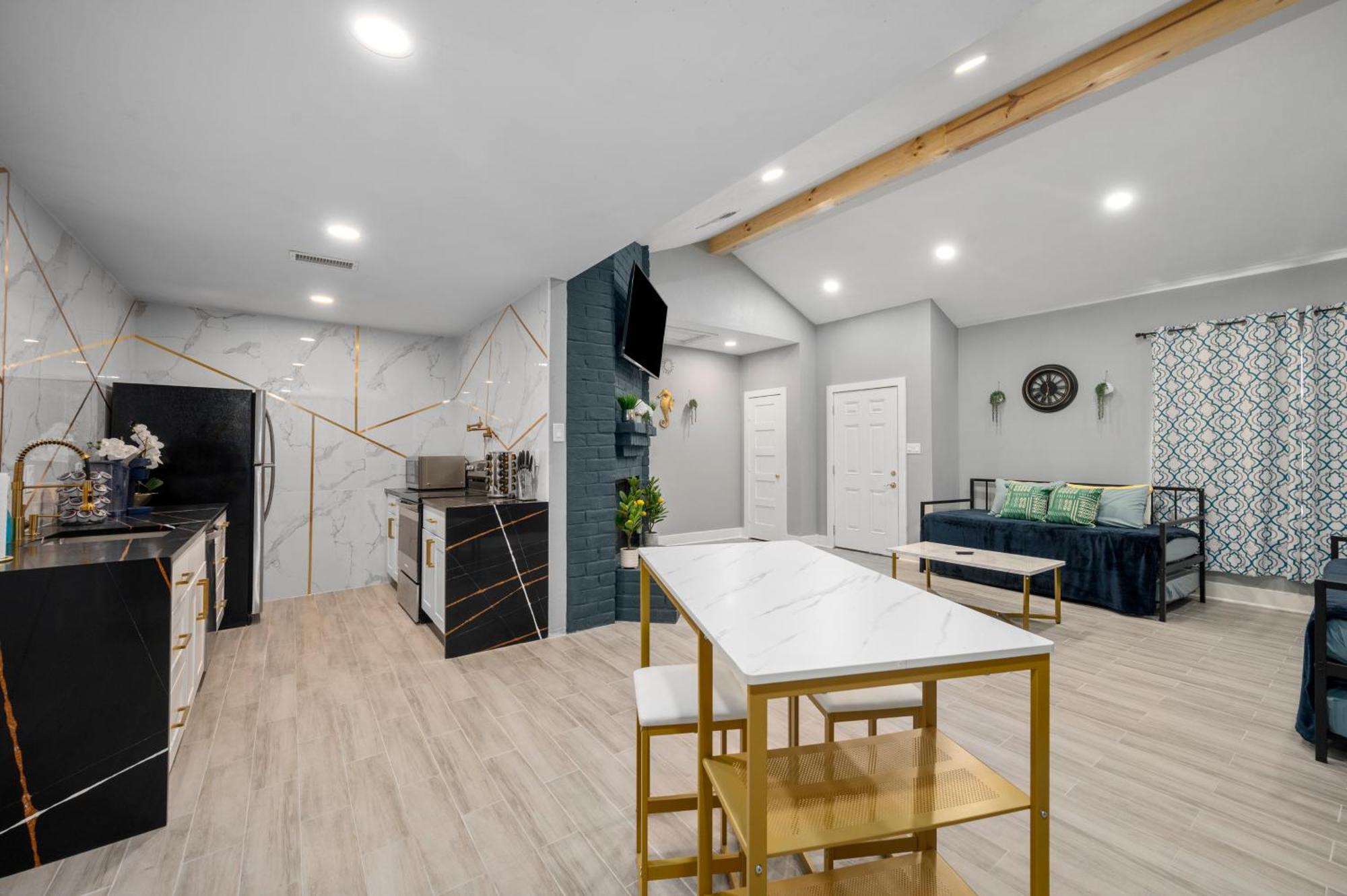 Chic Urban In The Heart Of * Houston