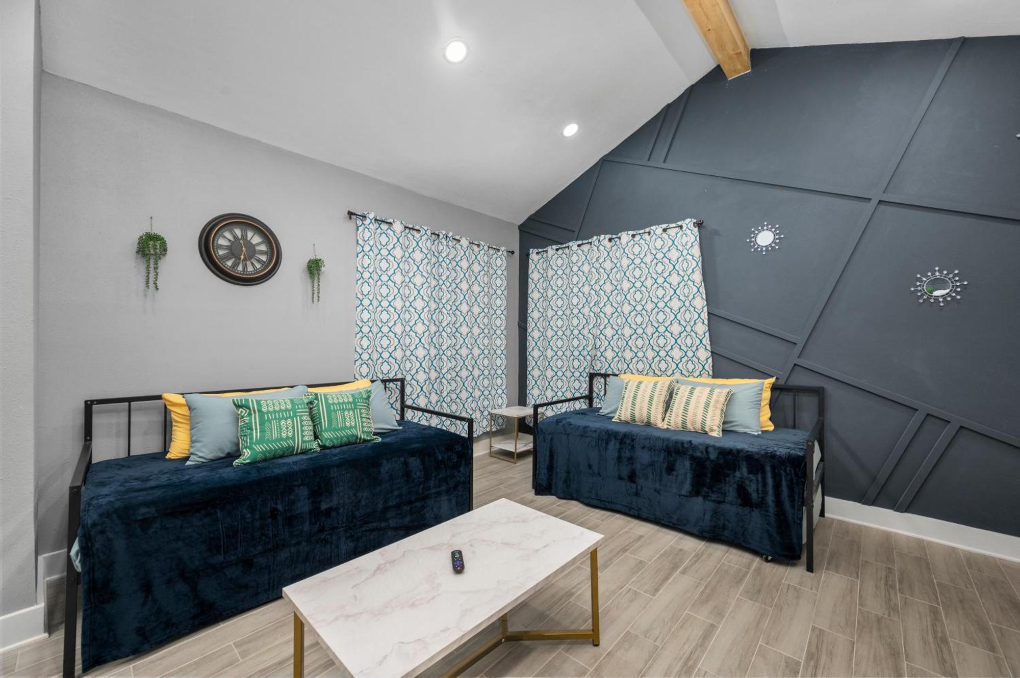 Apartment Chic Urban In The Heart Of